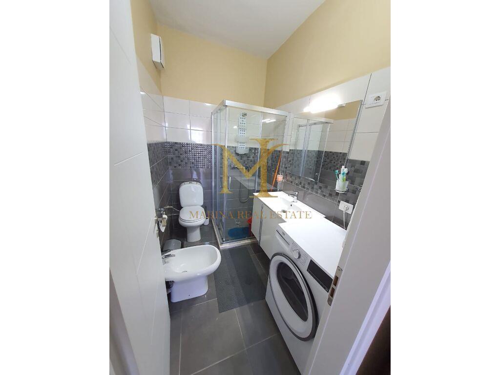 JEPET ME QERA APARTAMENT 2+1 NE QENDER TE DURRSIT !