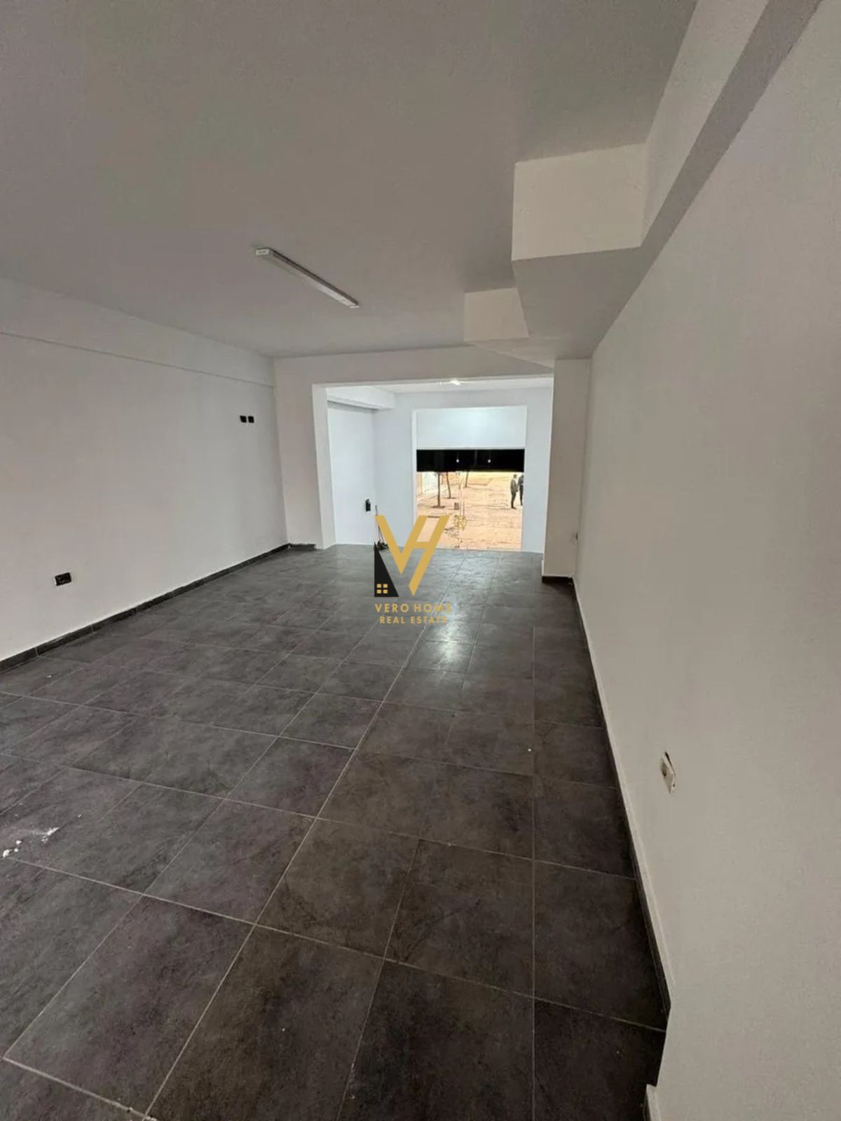 ZYRE 73 M2 ME QERA TE RRUGA MYSLYM SHYRI 800 EURO