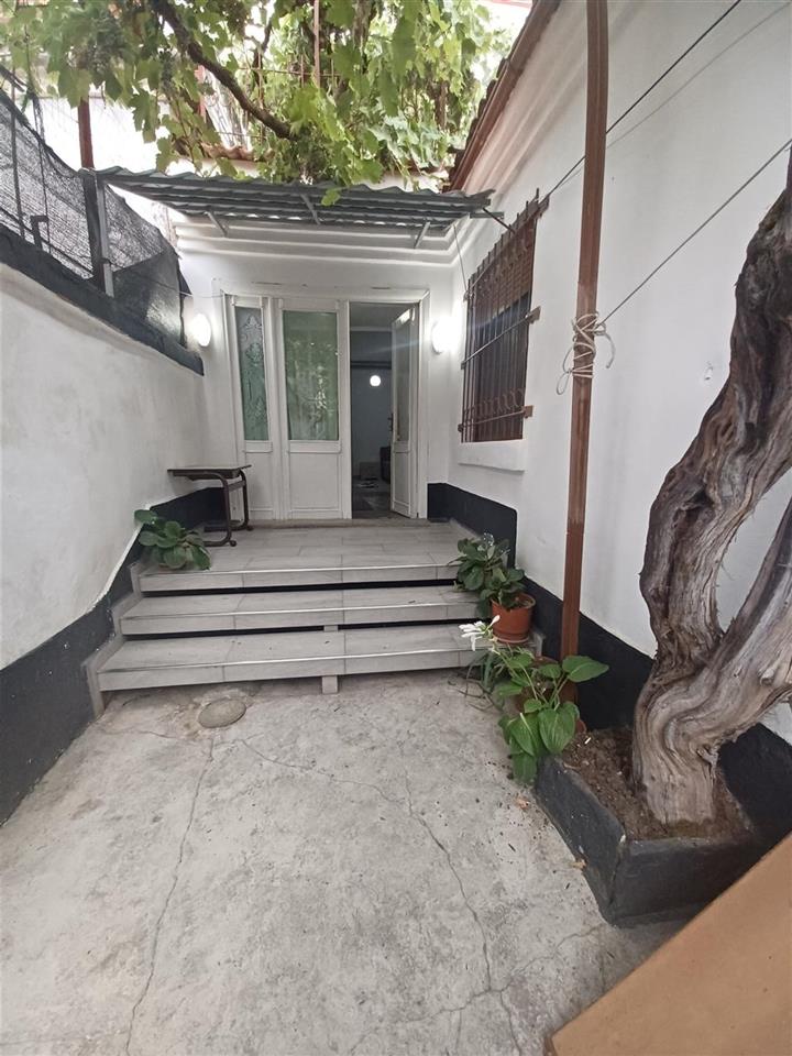 Lëshohet shtepi me qera mujore dhe ditore