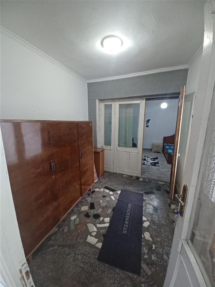 Lëshohet shtepi me qera mujore dhe ditore