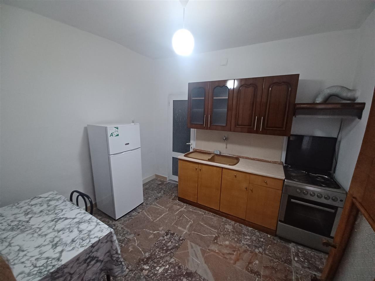 Lëshohet shtepi me qera mujore dhe ditore