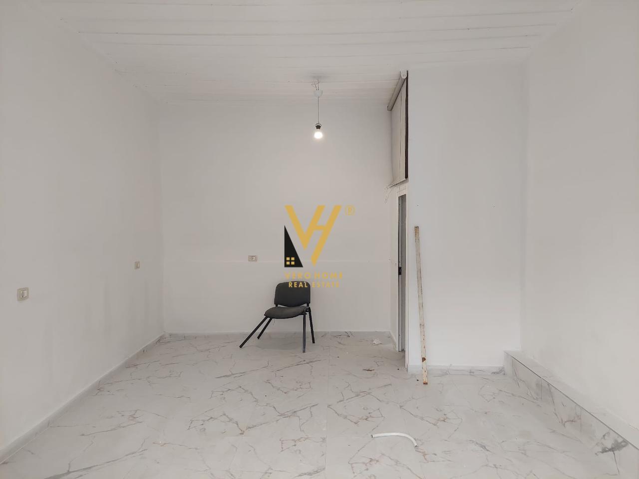 DYQAN 30 M2 ME QERA TE RRUGA QEMAL STAFA 300 EURO