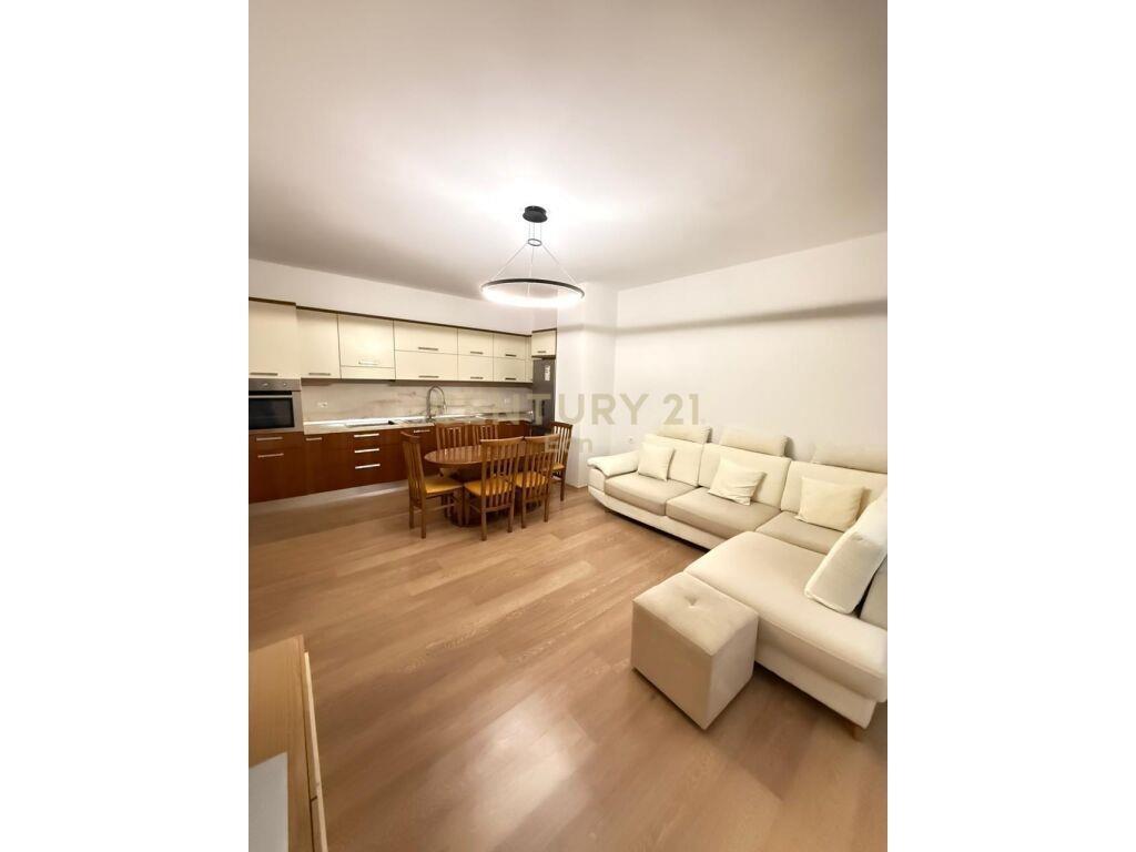 Jepet me Qira Apartament 2+1 në Qendër të Durrësit!