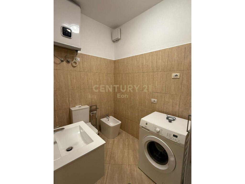 Jepet me Qira Apartament 2+1 në Qendër të Durrësit!