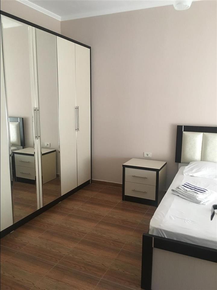 Shitet Shpia 1+1 68m Katror e mobiluar lluks