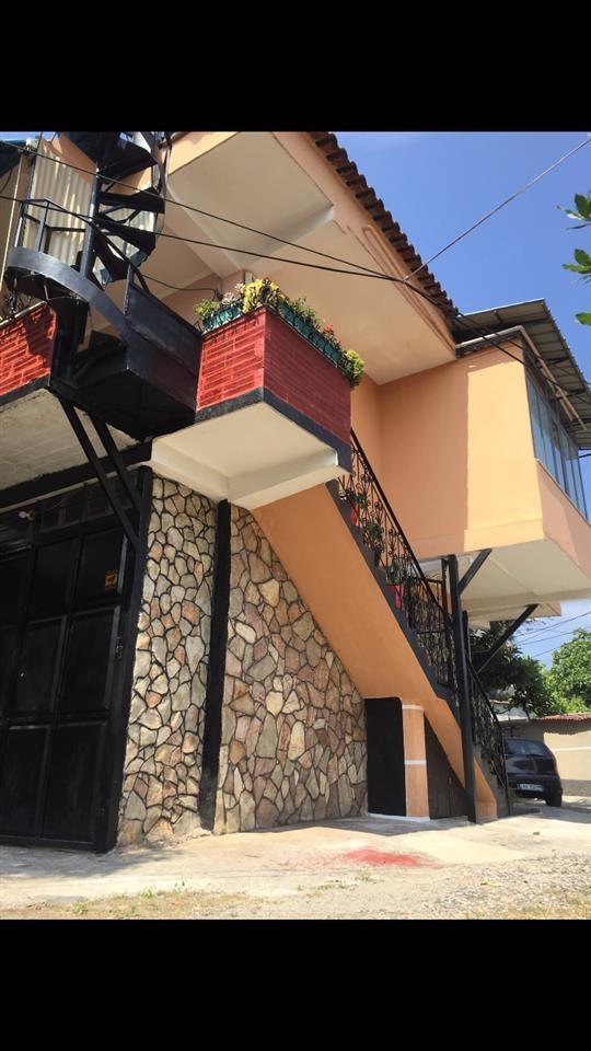 SHTËPI-DYQAN-GARAZH( bashkë)