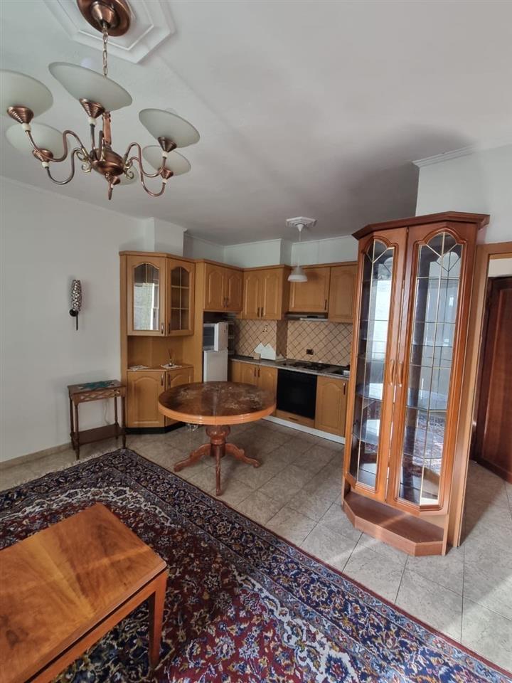 Apartament 2+1 me qera ne Bllok, Tirane