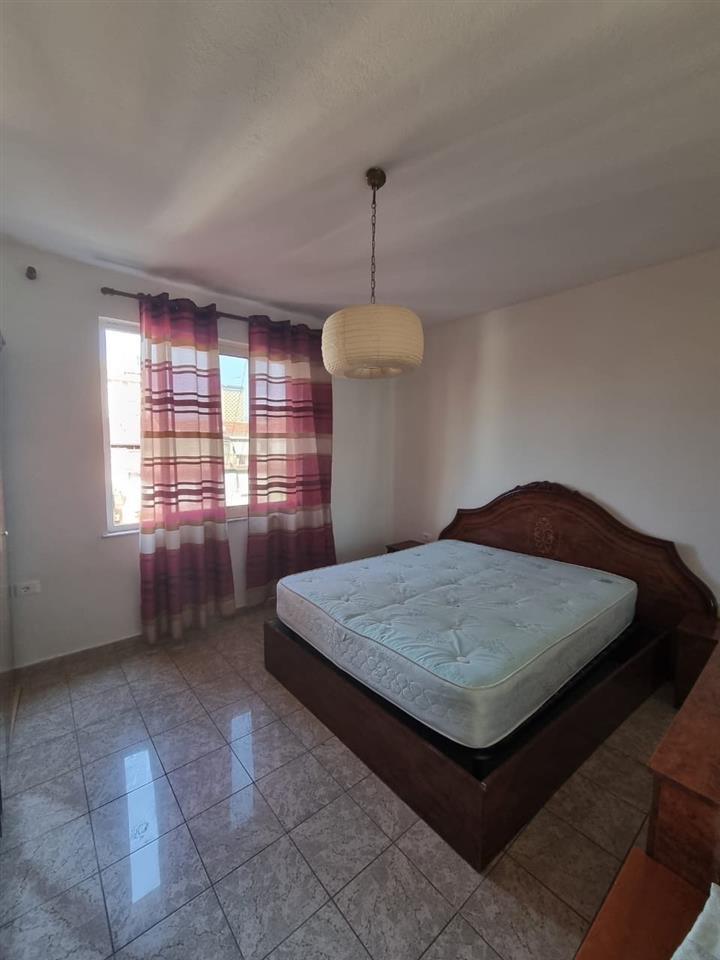 Apartament 2+1 me qera ne Bllok, Tirane
