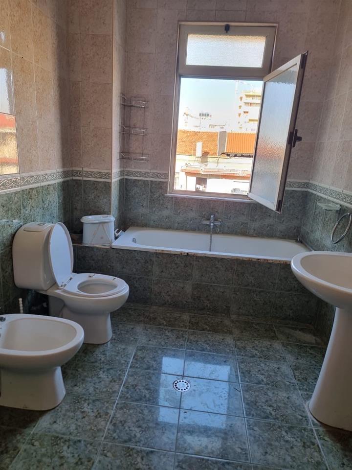 Apartament 2+1 me qera ne Bllok, Tirane