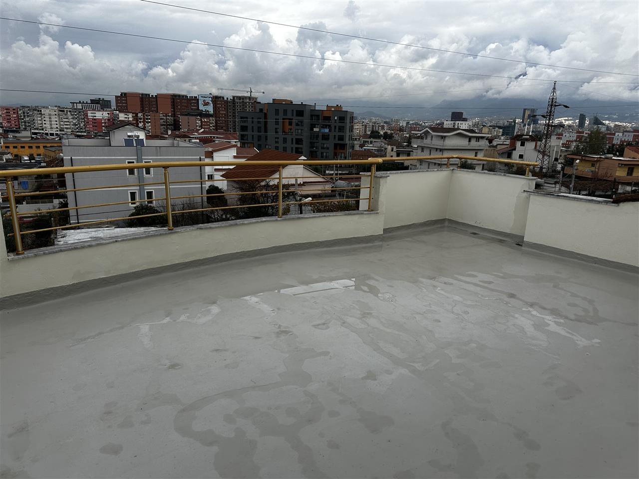 JEPET ME QERA 2+1 me 1 POST PARKIMI