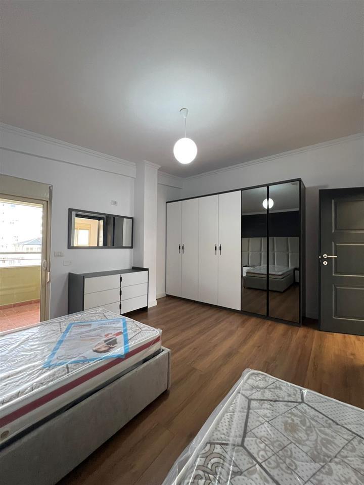 Shitet Papafingo pamje nga deti shkembi kavajes