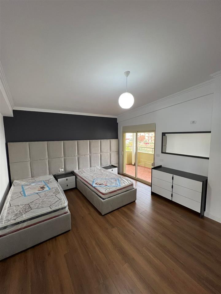 Shitet Papafingo pamje nga deti shkembi kavajes