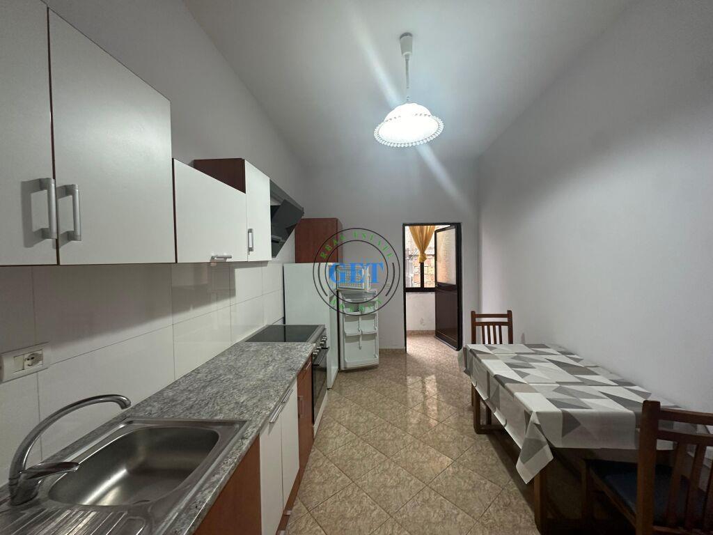Jepet me Qira, Apartament 1+1,Sheshi Pranvera , Durres.
