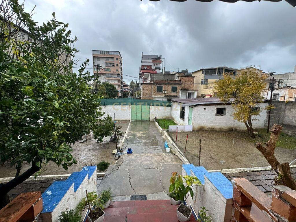 SHESIM SHTEPI PRIVATE ME 400M2 TRUALL DHE 105M2 NDERTIM TEK