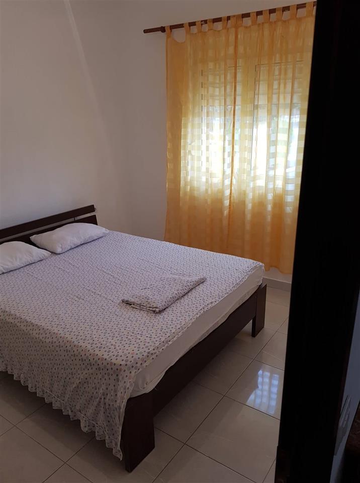 Jepet partament 1+1 i mobiluar me qera 24.000 leke