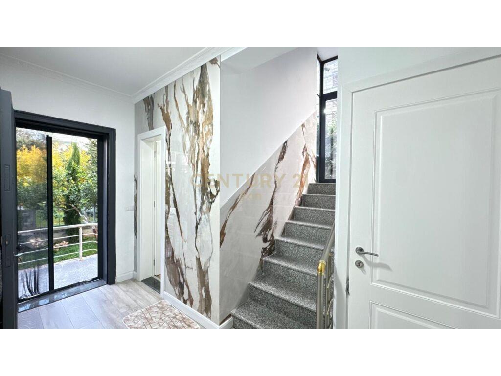 Shitet Vile Elitare, Mali Robit !