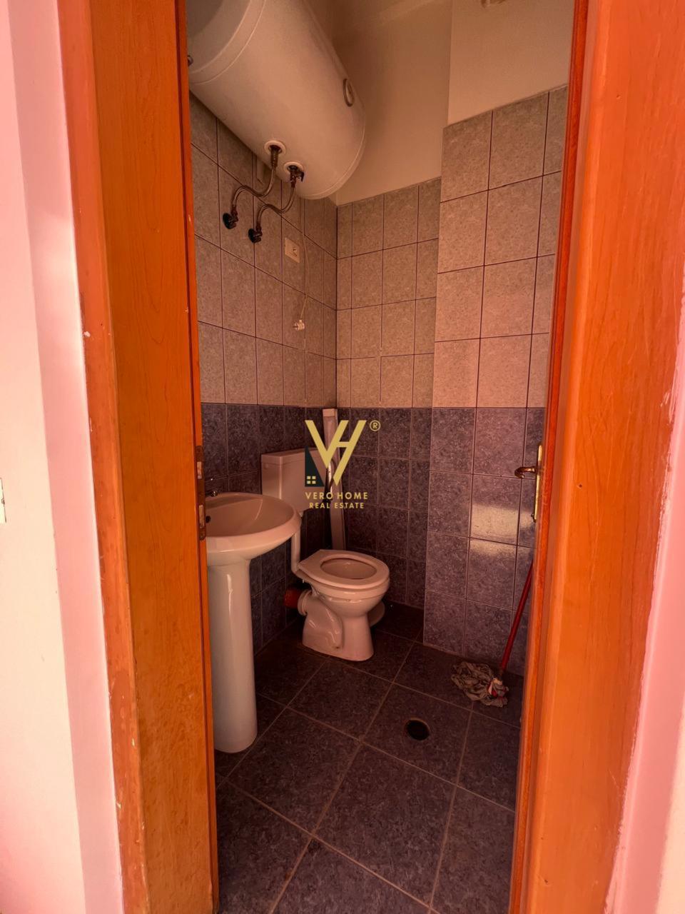 JEPET DYQAN 41 M2 ME QERA TE ALI DEMI 300 EURO