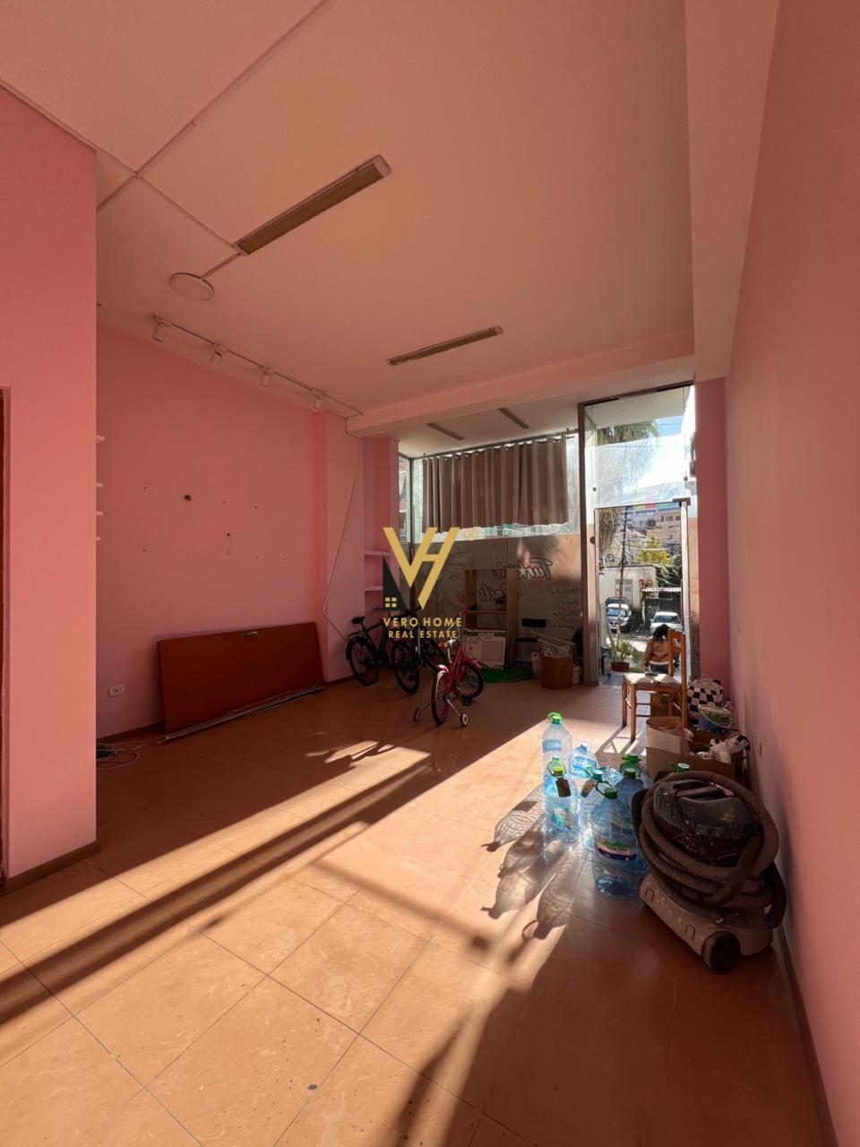 JEPET DYQAN 41 M2 ME QERA TE ALI DEMI 300 EURO