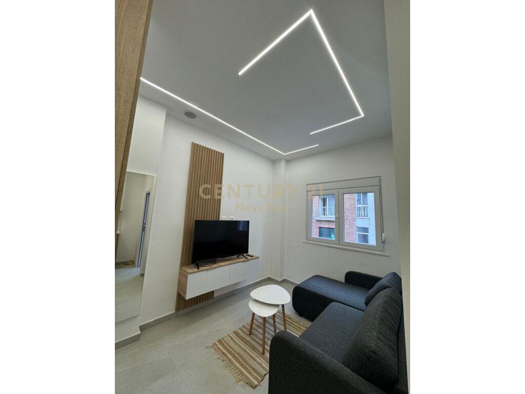 Apartament 1+1 me qira ne Qender te Durresit.
