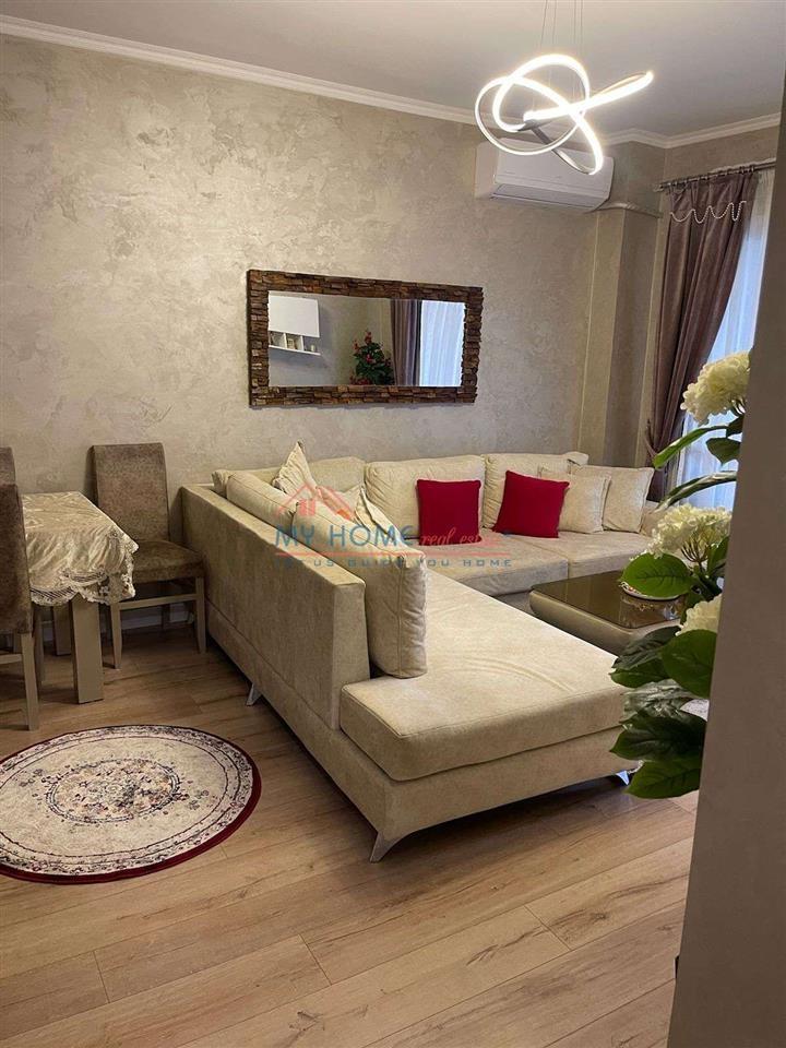 Apartament 3+1 me Qira tek Kopshti Zologjik