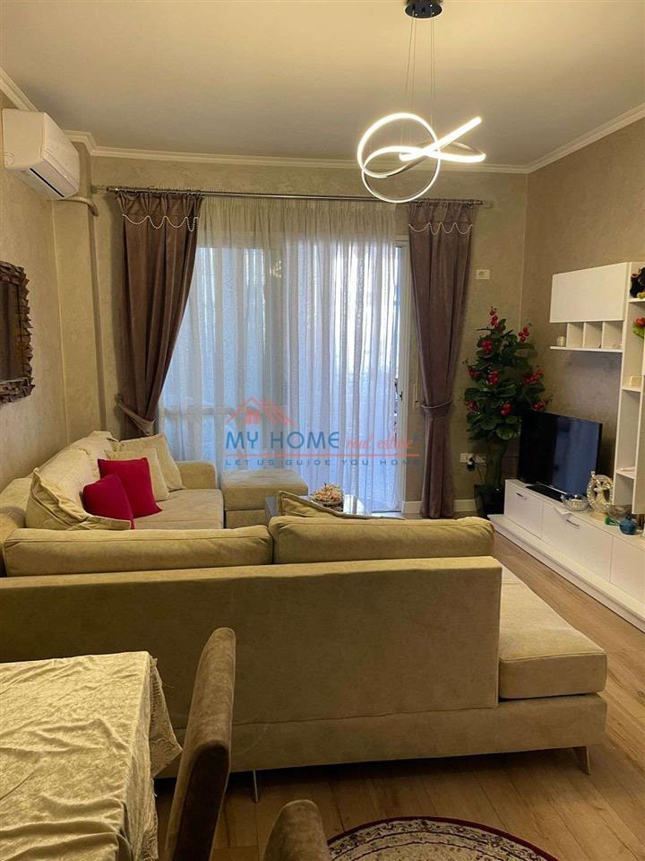 Apartament 3+1 me Qira tek Kopshti Zologjik