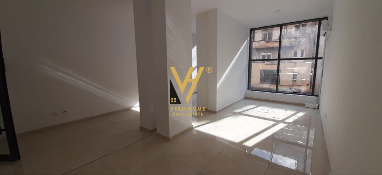 JEPET ZYRE 50 M2 ME QERA TE RR. MYSLYM SHYRI 500 E