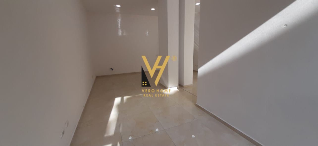 JEPET ZYRE 50 M2 ME QERA TE RR. MYSLYM SHYRI 500 E