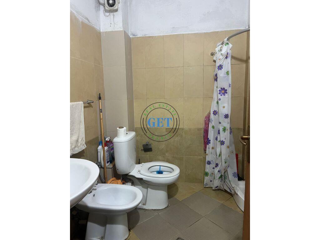 Shitet, Apartament 1+1, Pallati Sportit, Durres.