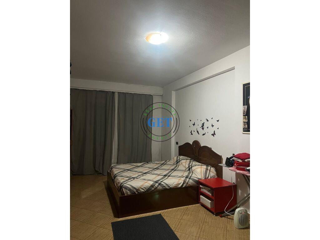 Shitet, Apartament 1+1, Pallati Sportit, Durres.