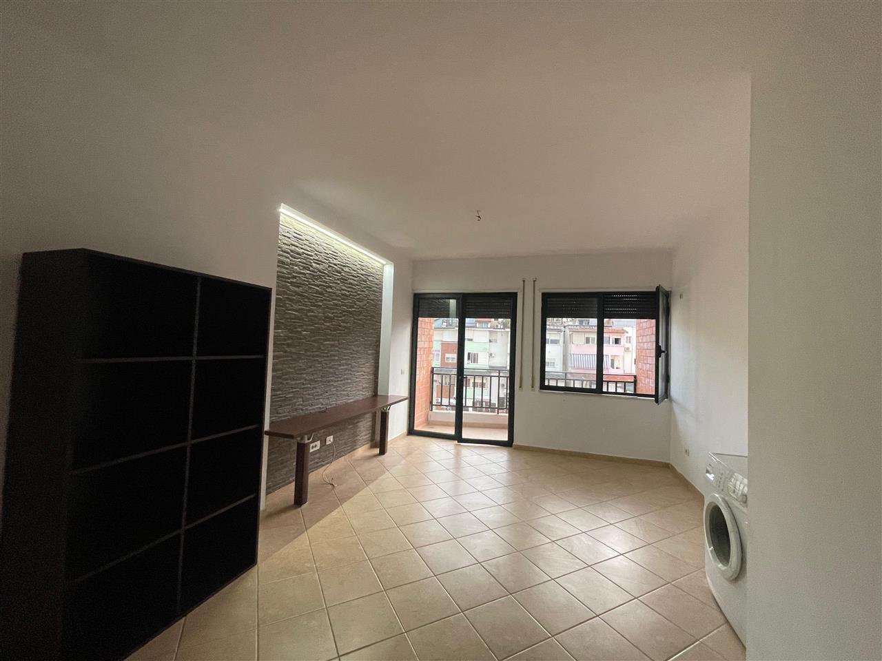 Zyre/ Apartament 2+1 te Mbikalimi i Komunes se Parisit