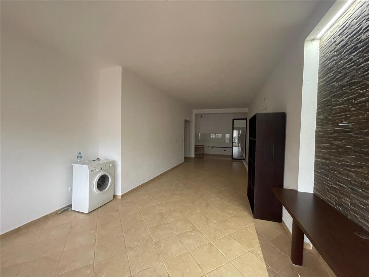 Zyre/ Apartament 2+1 te Mbikalimi i Komunes se Parisit