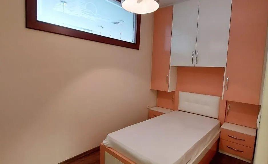 Super Apartament 2+1 jepet me qera – Qender – Pazari i Ri