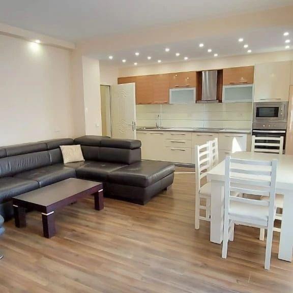 Super Apartament 2+1 jepet me qera – Qender – Pazari i Ri