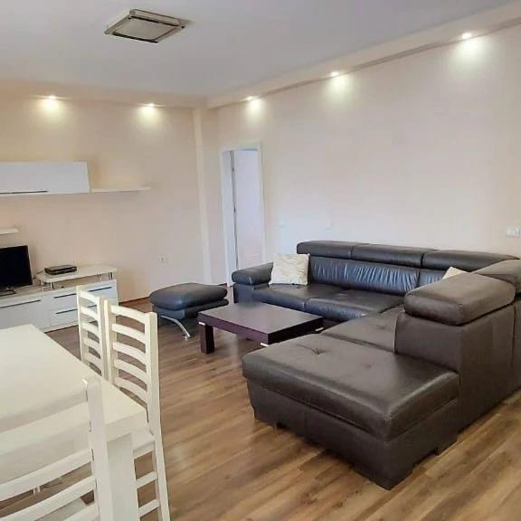 Super Apartament 2+1 jepet me qera – Qender – Pazari i Ri