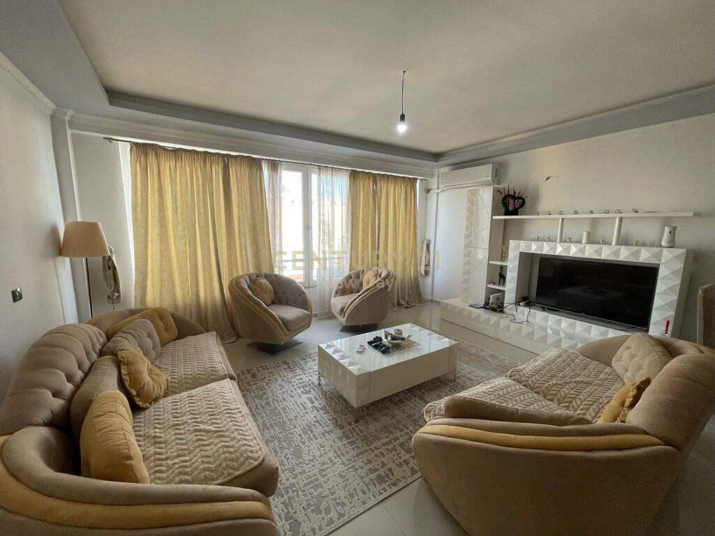 Apartament 2+1+2t prane Muzeumit te Deshmoreve