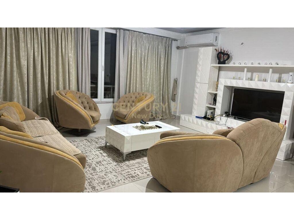 Apartament 2+1+2t prane Muzeumit te Deshmoreve