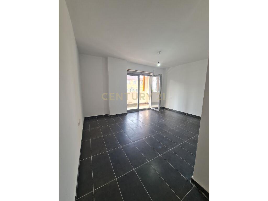 JEPET ME QIRA APARTAMENT 3+1+2 ME VERAND NE DURRES!