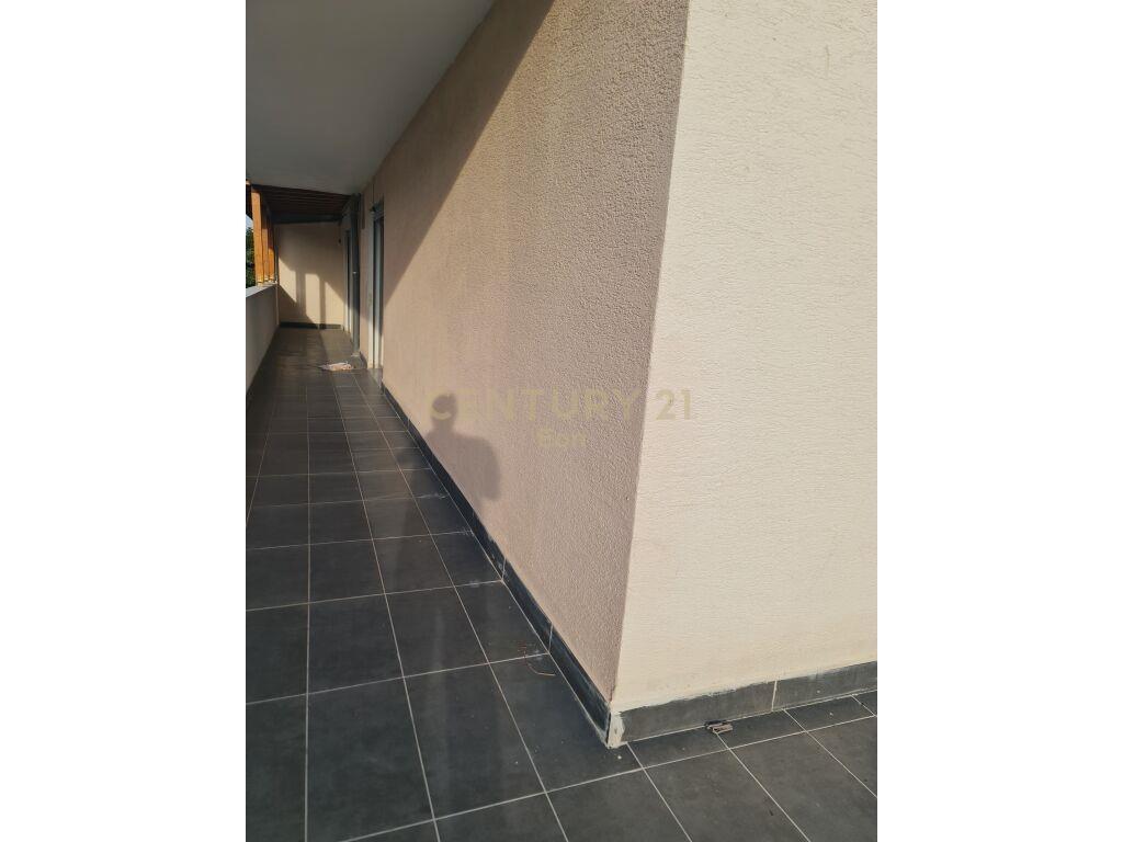 JEPET ME QIRA APARTAMENT 3+1+2 ME VERAND NE DURRES!