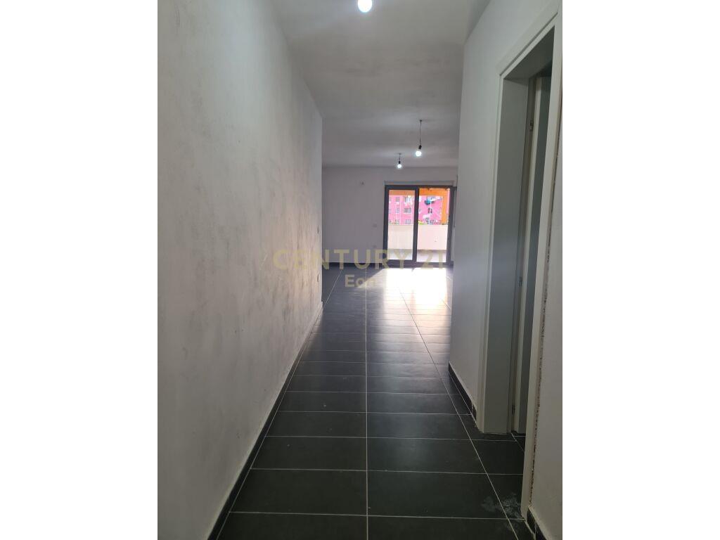 JEPET ME QIRA APARTAMENT 3+1+2 ME VERAND NE DURRES!