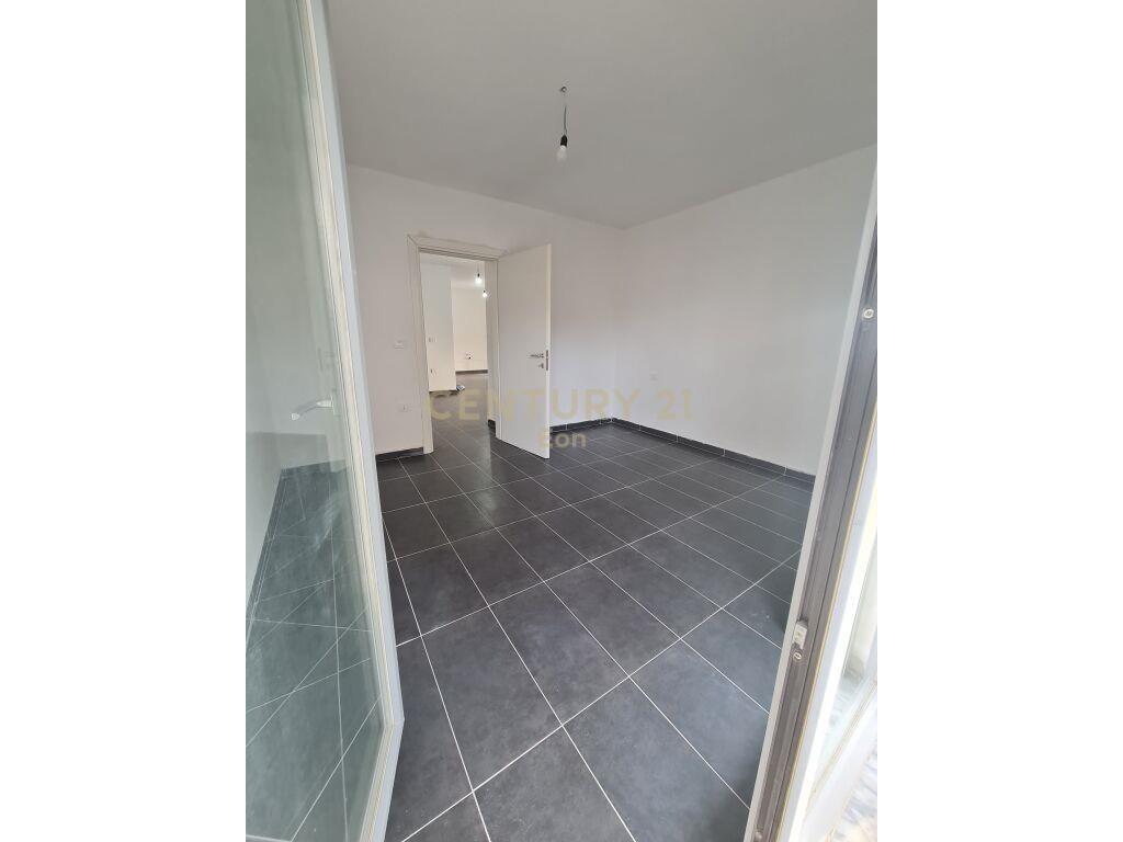 JEPET ME QIRA APARTAMENT 3+1+2 ME VERAND NE DURRES!