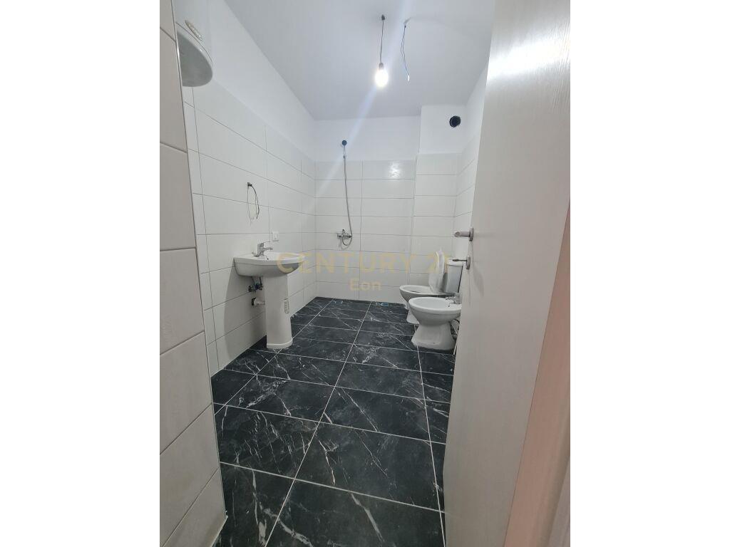 JEPET ME QIRA APARTAMENT 3+1+2 ME VERAND NE DURRES!