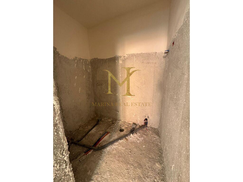 Shitet apartament 2+1 Tregu Industrial Durres