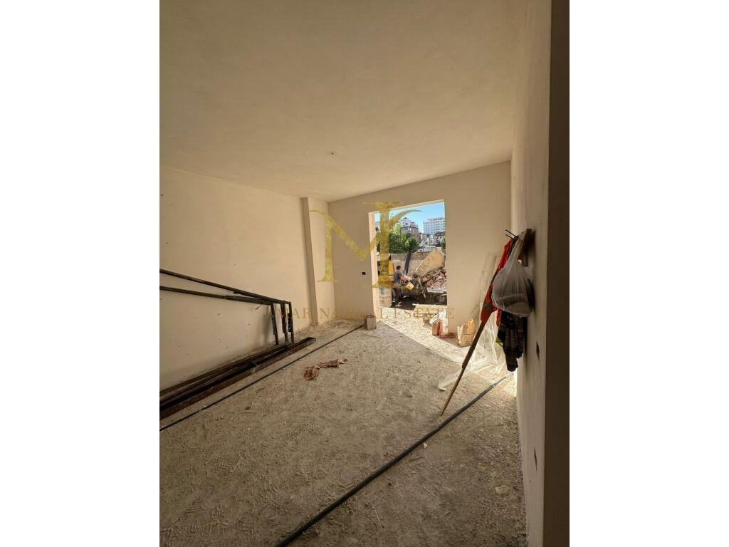 Shitet apartament 2+1 Tregu Industrial Durres