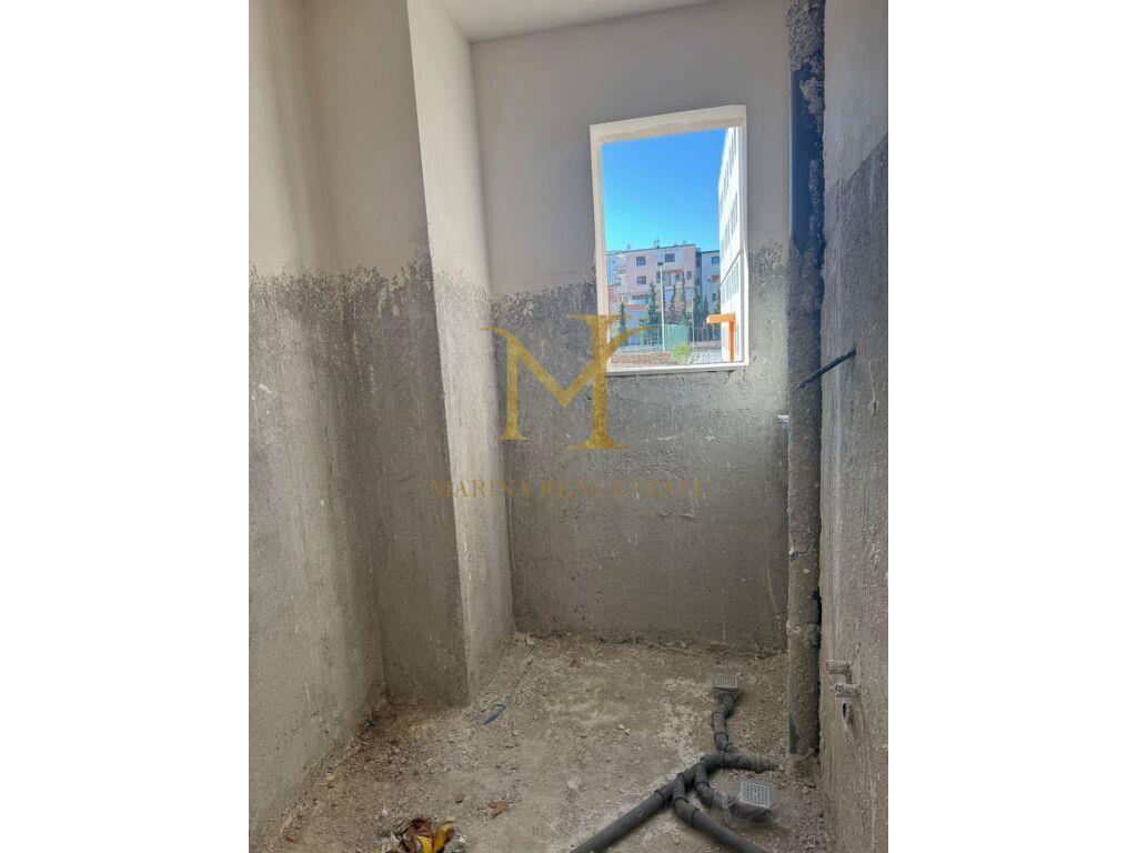 Shitet apartament 2+1 Tregu Industrial Durres