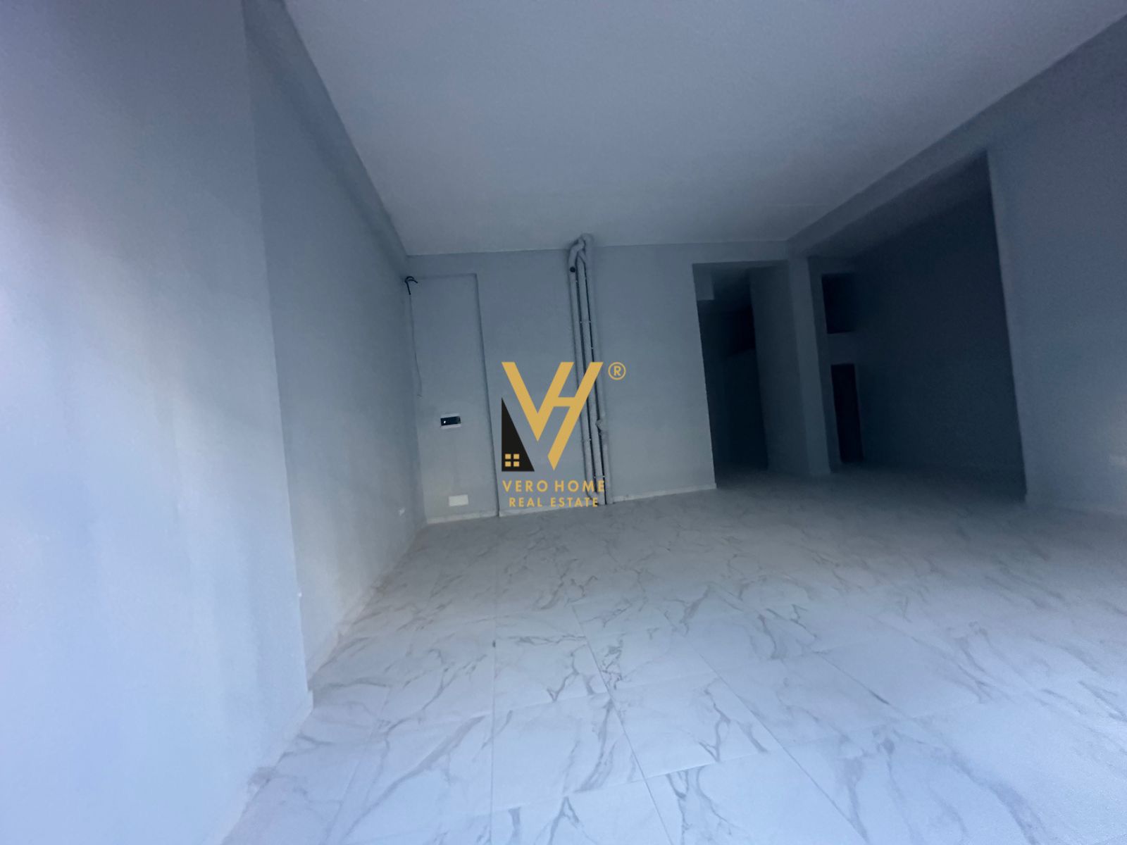 DYQAN 100 M2 ME QERA TEKOMUNA E PARISIT 2500 EURO