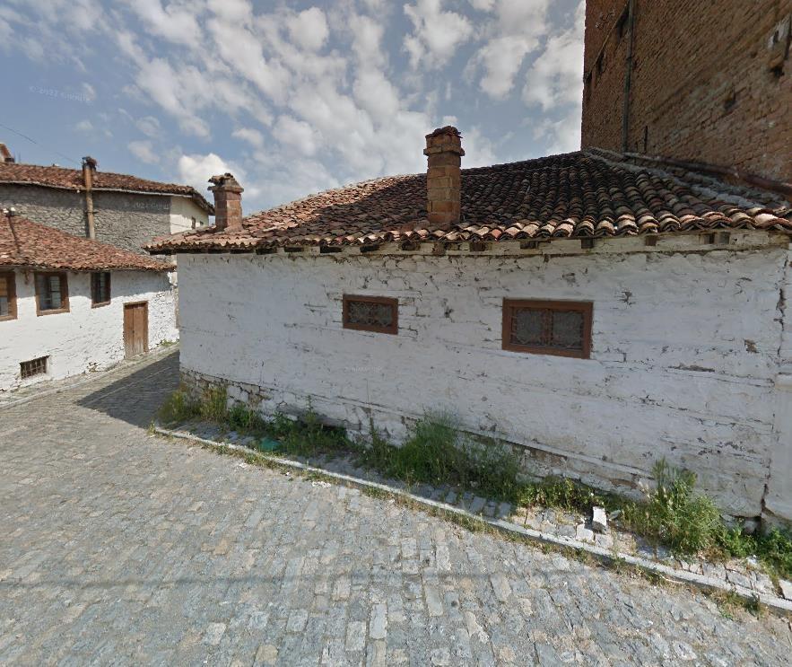 Shitet shtepi private ne qender Lagjia 3 ,250m2 truall