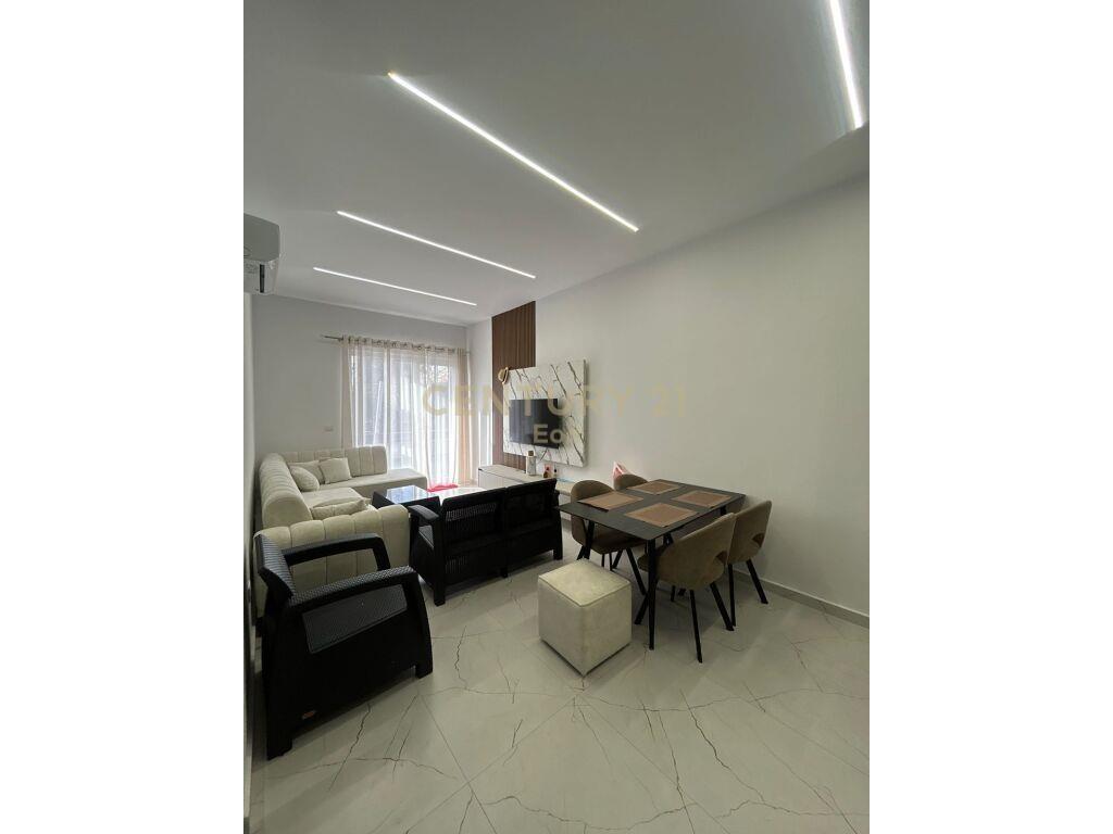 SHITET APARTAMENTI 1+1+VERANDE(45M2) ,NE GOLEM!