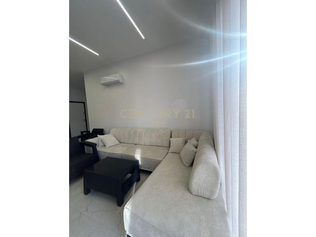 SHITET APARTAMENTI 1+1+VERANDE(45M2) ,NE GOLEM!