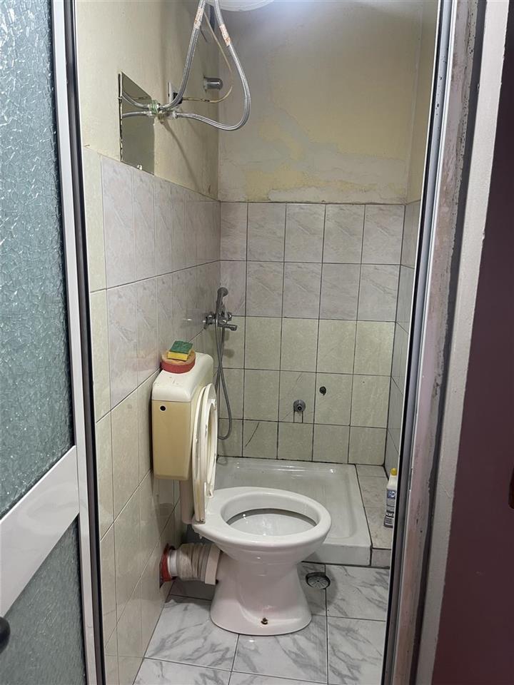 JEPET VETEM PER 1 PERSON QE PUNON TURNI 3