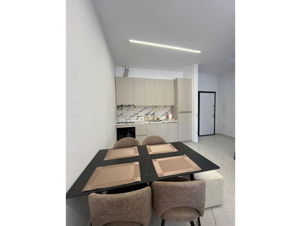 SHITET APARTAMENTI 1+1+VERANDE(45M2) ,NE GOLEM!